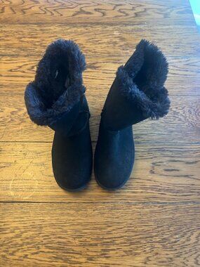 Women Shearling Style Boot, Kohls, Size 7, Black, Excellent Condition!